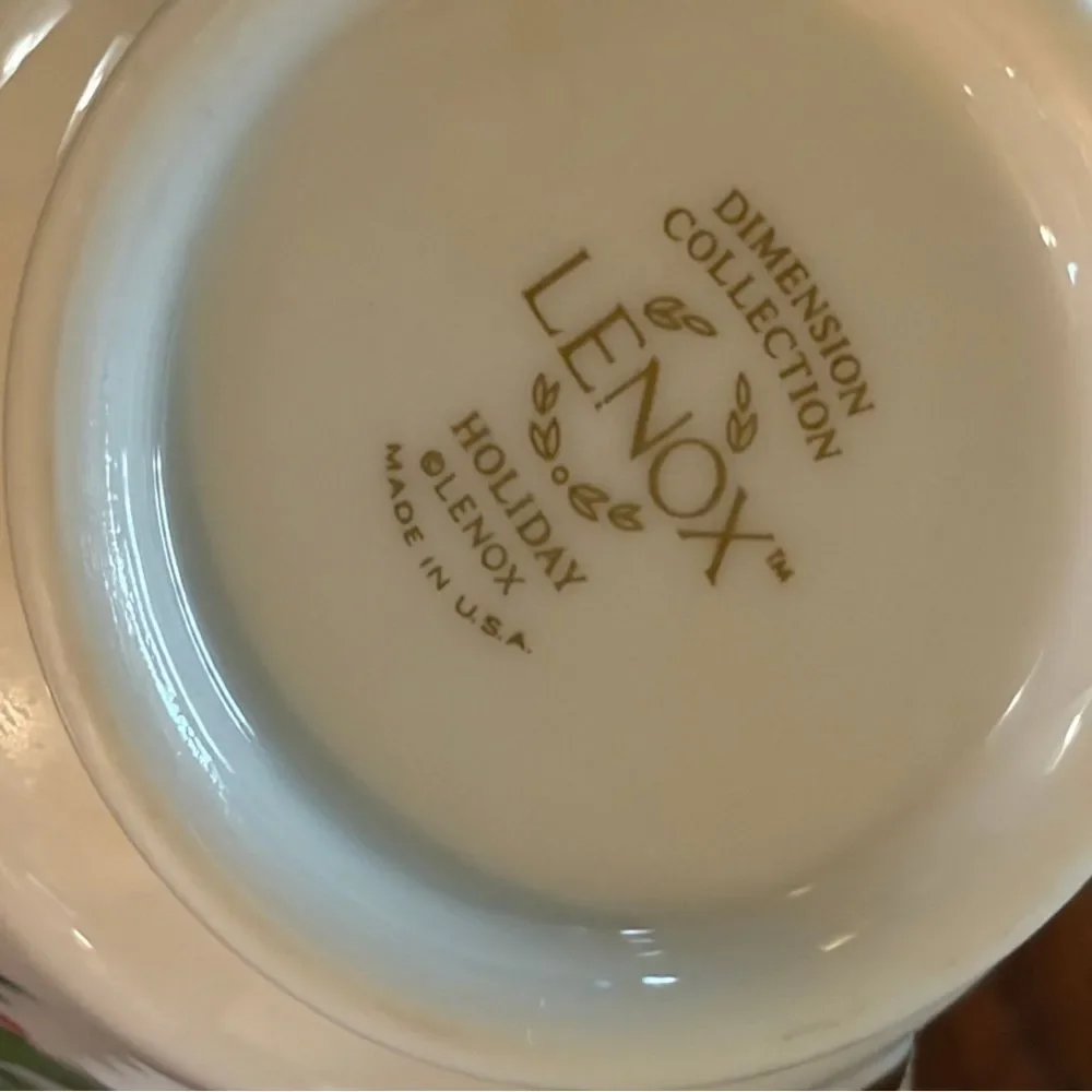 Lenox Holiday Cup & Saucer Holly Berry Gold Trim Excellent